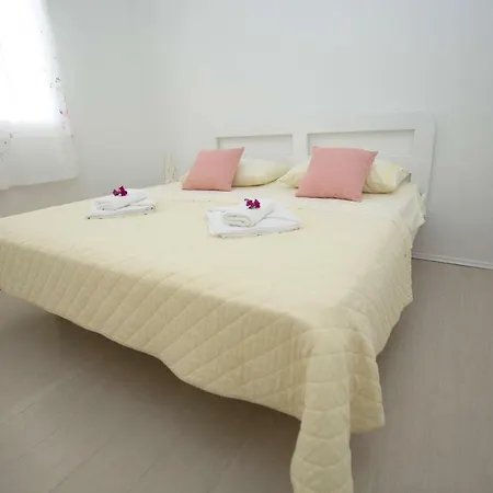 Two-bedroom Lozina רוגוזניצה