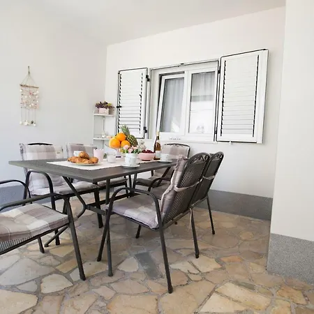 דירה Two-bedroom Lozina