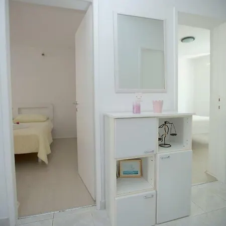 דירה Two-bedroom Lozina