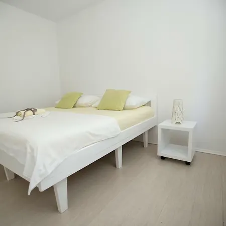דירה Two-bedroom Lozina
