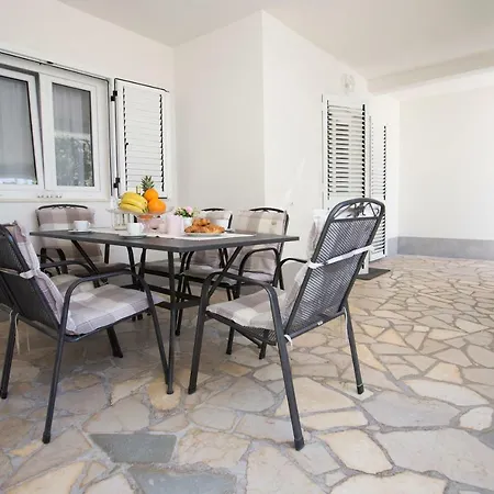 Two-bedroom Lozina דירה *